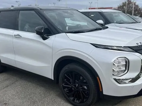 Những mẫu xe chờ mãi chưa ra mắt tại Việt Nam: Toàn cái tên 'hot', Outlander dễ tạo đột biến nếu giá tốt