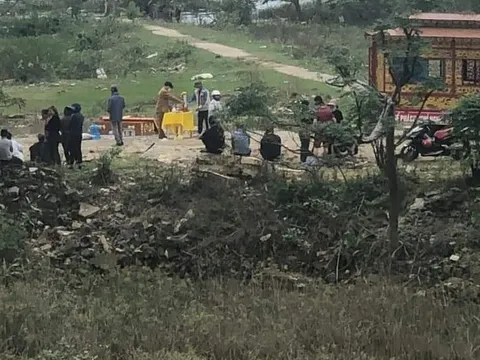 Người phụ nữ nhảy cầu tự tử trước sự chứng kiến của nhiều người