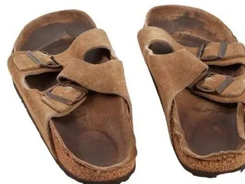 Đôi dép cũ của Steve Jobs được bán đấu giá, ước tính thu về 80.000 USD