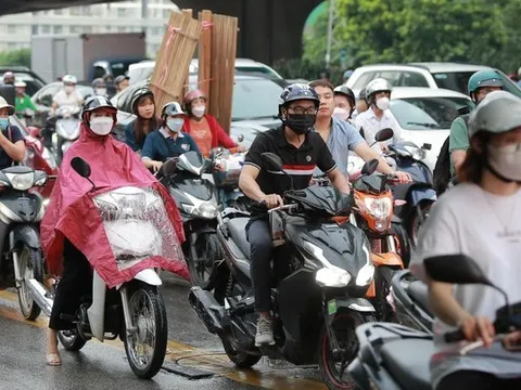 Miền Bắc, miền Trung mưa dông kéo dài