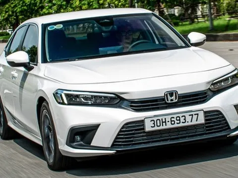 Thị trường ô tô tăng giảm giá trái chiều dịp cuối năm