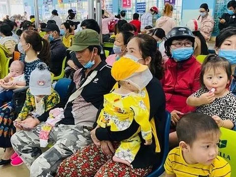 Trẻ mắc bệnh 'ùn ùn', nhiều bệnh viện quá tải vì 'nợ miễn dịch' hậu COVID-19