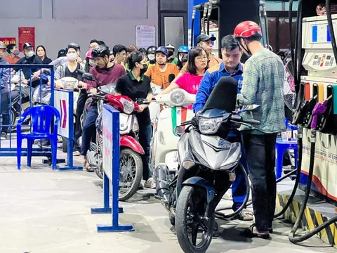 Một thương nhân bị đề nghị rút giấy phép vì 9 tháng không bán xăng dầu