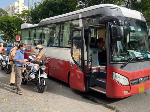 Truy quét "xe dù, bến cóc" hoành hành ở quận 5 - TP HCM