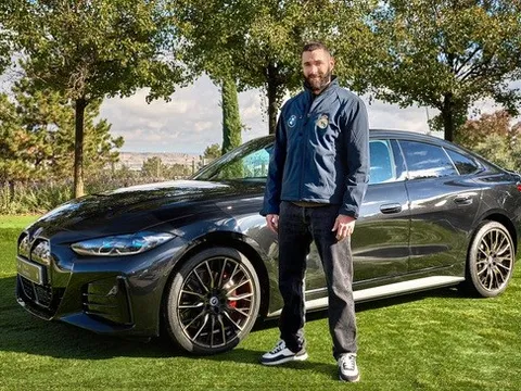 Dàn sao Real Madrid được tặng xe điện BMW đời mới: Quả bóng vàng 2022 chọn i4