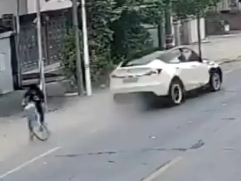 Nghi lỗi phần mềm, Tesla Model Y "phát điên", đâm người hàng loạt