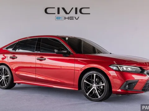 Honda Civic có thêm phiên bản mới: Giá 900 triệu đồng, đi 100km chỉ cần 4 lít xăng