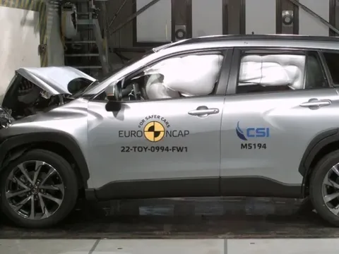 Bài ‘phá’ xe này cho thấy Toyota Corolla Cross 2023 an toàn đến cỡ nào