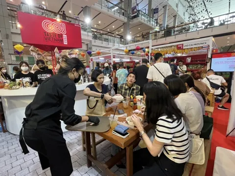 Gian hàng Việt Nam ở Thái Lan nhộn nhịp khách