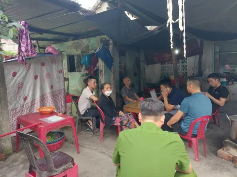 Cán bộ phường nhận "lót tay" hơn 100 triệu đồng làm sổ đỏ của ông lão mù lòa