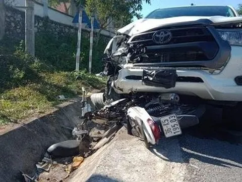 Ô tô trưởng công an thị trấn cầm lái va chạm xe máy, 2 người tử vong