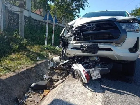 Nguyên nhân ban đầu vụ ôtô của trưởng công an thị trấn va chạm xe máy khiến 2 người tử vong