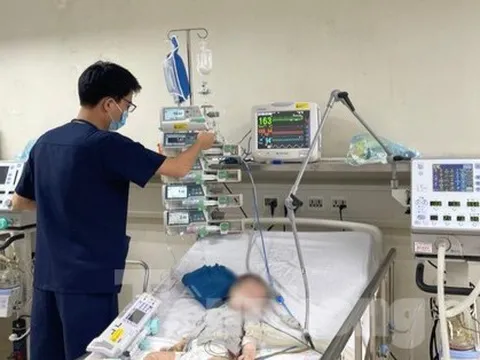 Bên trong Bệnh viện Nhi T.Ư thời điểm ca bệnh Adenovirus, sốt xuất huyết tăng liên tục