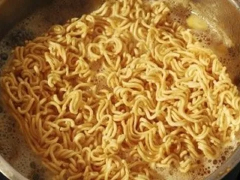 Yêu cầu báo cáo vụ mì GẤU ĐỎ bị Đài Loan (Trung Quốc) "tuýt còi"