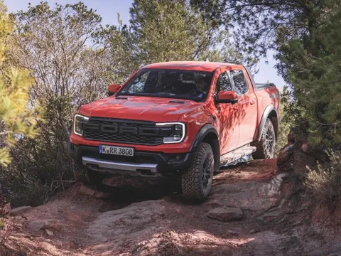 Dấu hỏi lớn với Ford Ranger Raptor 2023: Mỗi thị trường 1 kiểu động cơ, về VN sẽ thế nào?