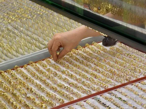 Giá vàng hôm nay 19-11: Vàng trong nước chịu áp lực giảm giá
