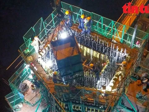 Cận cảnh tăng tốc thi công cầu Mỹ Thuận 2 trên cao tốc Bắc Nam 2017 - 2020