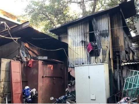 Nguy cơ cháy nổ cao tại các ki ốt cạnh khu tập thể Nguyễn Công Trứ, Hà Nội