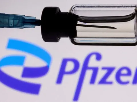 Cặp biến chủng COVID-19 mới lan cực nhanh tại Mỹ, Pfizer thử nghiệm vắc-xin