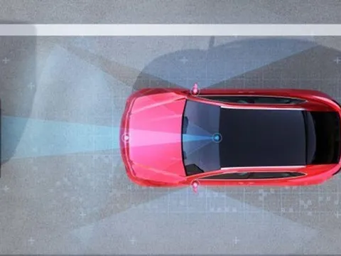 Phanh khẩn cấp tự động giúp giảm tai nạn vượt trội