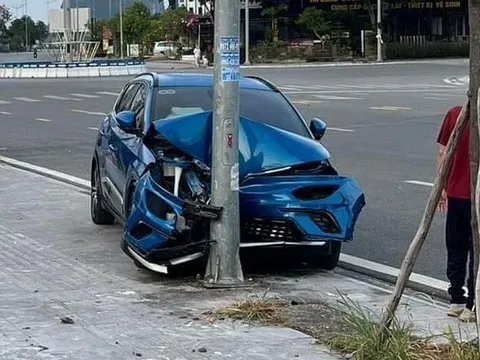 Đằng sau những bức ảnh TNGT: VinFast VF e34 đọ sức cùng cột điện