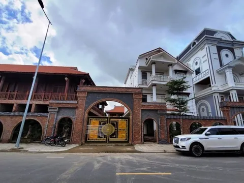 Quảng Ngãi yêu cầu xử lý nghiêm vụ xây "biệt phủ" trên đất lấn chiếm