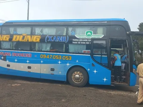 Chở hơn 20 hành khách, tài xế có nồng độ cồn rất cao