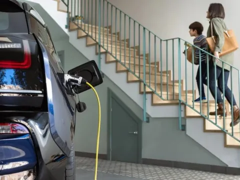 Chưa có nhà riêng đừng đòi sắm ô tô điện!