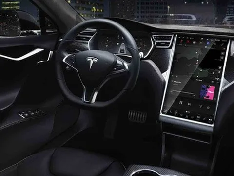 Xe Tesla hiện đại nhưng không phải chủ xe nào cũng biết dùng