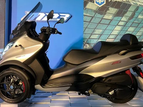 Mẫu xe máy 3 bánh phân khối lớn vừa về Việt Nam, 'uống' 3.8L/100km, giá ngang Kia Morning