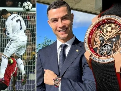 Cận cảnh chiếc đồng hồ siêu đặc biệt Cristiano Ronaldo trình làng trong ngày ‘bị đuổi việc’