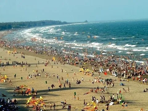 Thanh Hóa hút khách chỉ sau Hà Nội và TP.HCM, riêng Sầm Sơn thu 1.400 tỷ đồng mỗi tháng từ khách du lịch