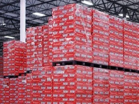 Tiết lộ số phận của ‘núi’ bia Budweiser xếp xó vì lệnh cấm của chủ nhà World Cup