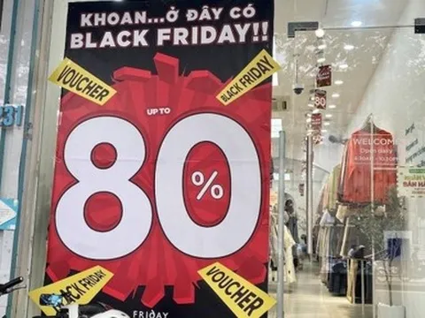 Black Friday: Thời trang giảm giá 'sập sàn' tới 80%, khách vẫn thờ ơ