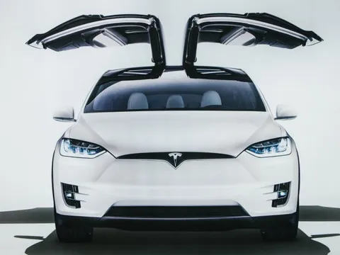 Chuyện hy hữu: Chủ xe Tesla phải ‘đền’ nhà sản xuất 1.400 USD vì gọi chiếc Model X là ‘món đồ chơi tự sát’