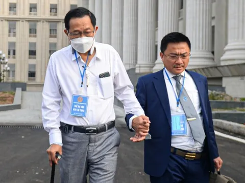 Cựu Thứ trưởng Y tế Cao Minh Quang lĩnh 30 tháng tù treo