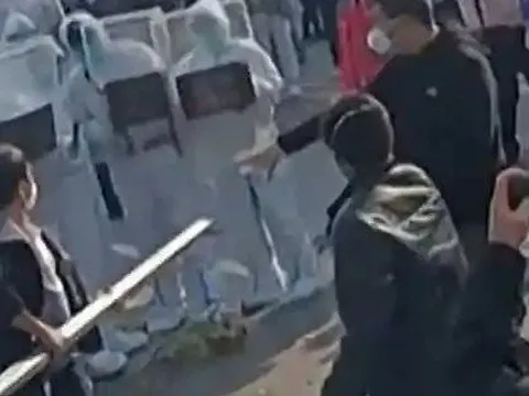 Xô xát ở nhà máy sản xuất 50% lượng iPhone toàn cầu, nguồn cung iPhone 14 thêm mù mịt