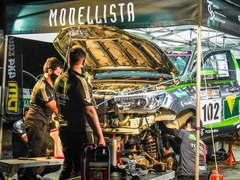 Bên trong lều của đội đua Việt Nam tại AXCR 2022: Nhiều đồ nghề để sửa 'nóng' trong đêm