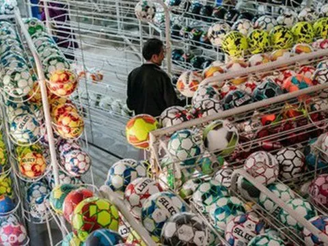 Bên trong ‘cái nôi’ sản xuất 70% quả bóng trên thế giới, bao gồm cả bóng chính thức của FIFA World Cup 2022