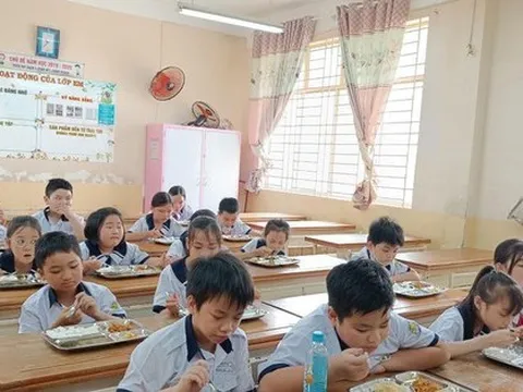 Nỗi lo an toàn thực phẩm bếp ăn trường học