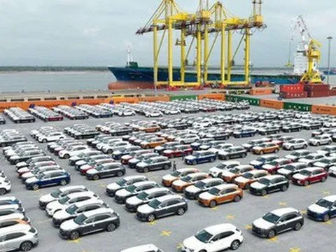 Hình ảnh dàn xe điện VinFast xếp hàng tại cảng Hải Phòng chờ lên tàu sang Mỹ