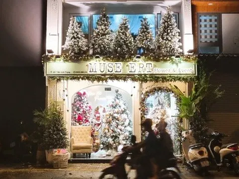 Thị trường đồ trang trí Giáng sinh nhộn nhịp vào mùa