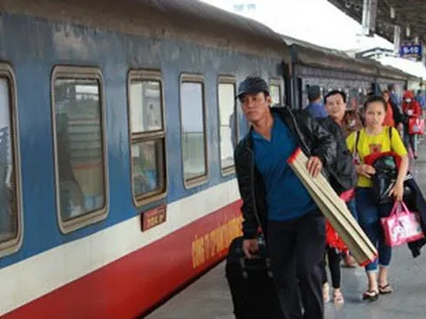 Đường sắt khuyến cáo khách không mua vé trôi nổi