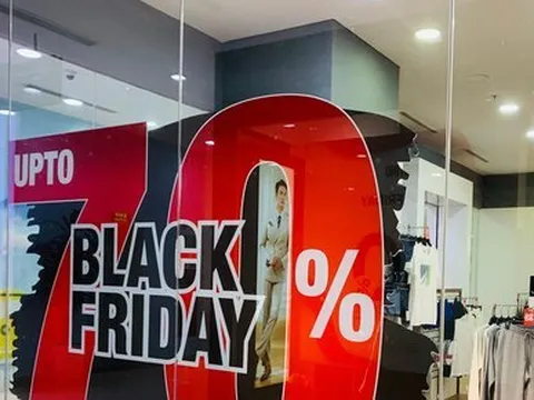 Black Friday: Hàng hiệu đua giảm giá 'khủng' vẫn... ế