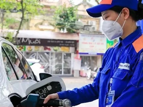 Giá dầu thế giới lao dốc không phanh, giá xăng trong nước tiếp tục giảm?