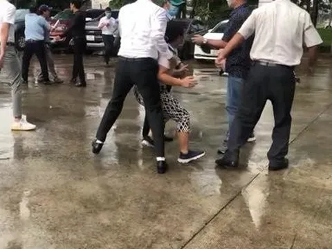 Mâu thuẫn việc bảo hành xe, Đồng Nai Ford đuổi khách ra khỏi trụ sở