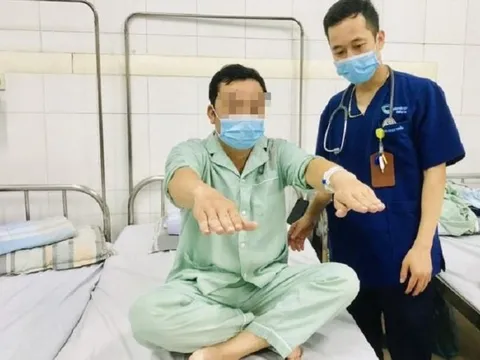 Đang ngồi chơi, người đàn ông 36 tuổi bất ngờ liệt nửa người, rối loạn ngôn ngữ
