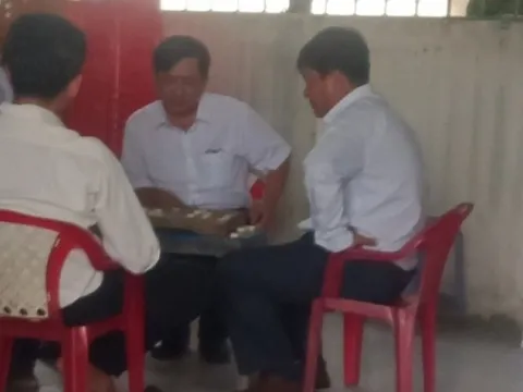 Vĩnh Long: Xử lý lãnh đạo, cán bộ xã chơi cờ tướng trong giờ làm việc