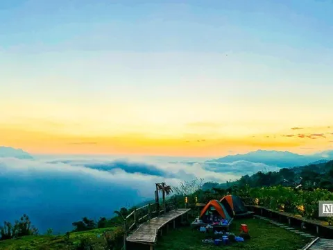 Giới trẻ đổ xô đi "săn mây" ở Tà Xùa