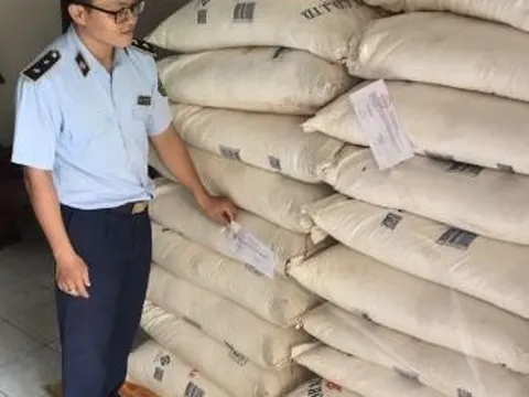 Long An: Phát hiện, tạm giữ 5 tấn đường cát nhập lậu